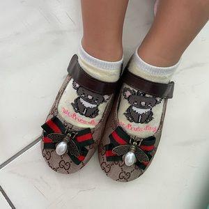 Girls shoes